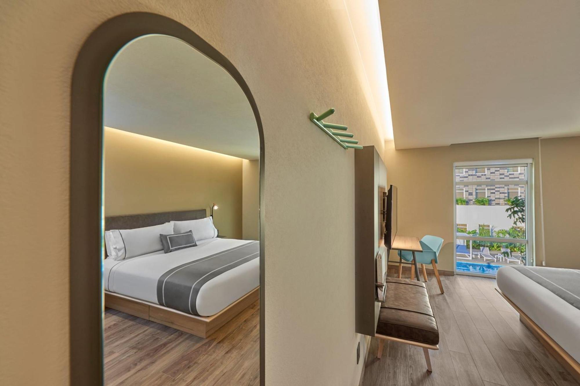 City Express Plus By Marriott Cancun Aeropuerto Riviera Exterior photo