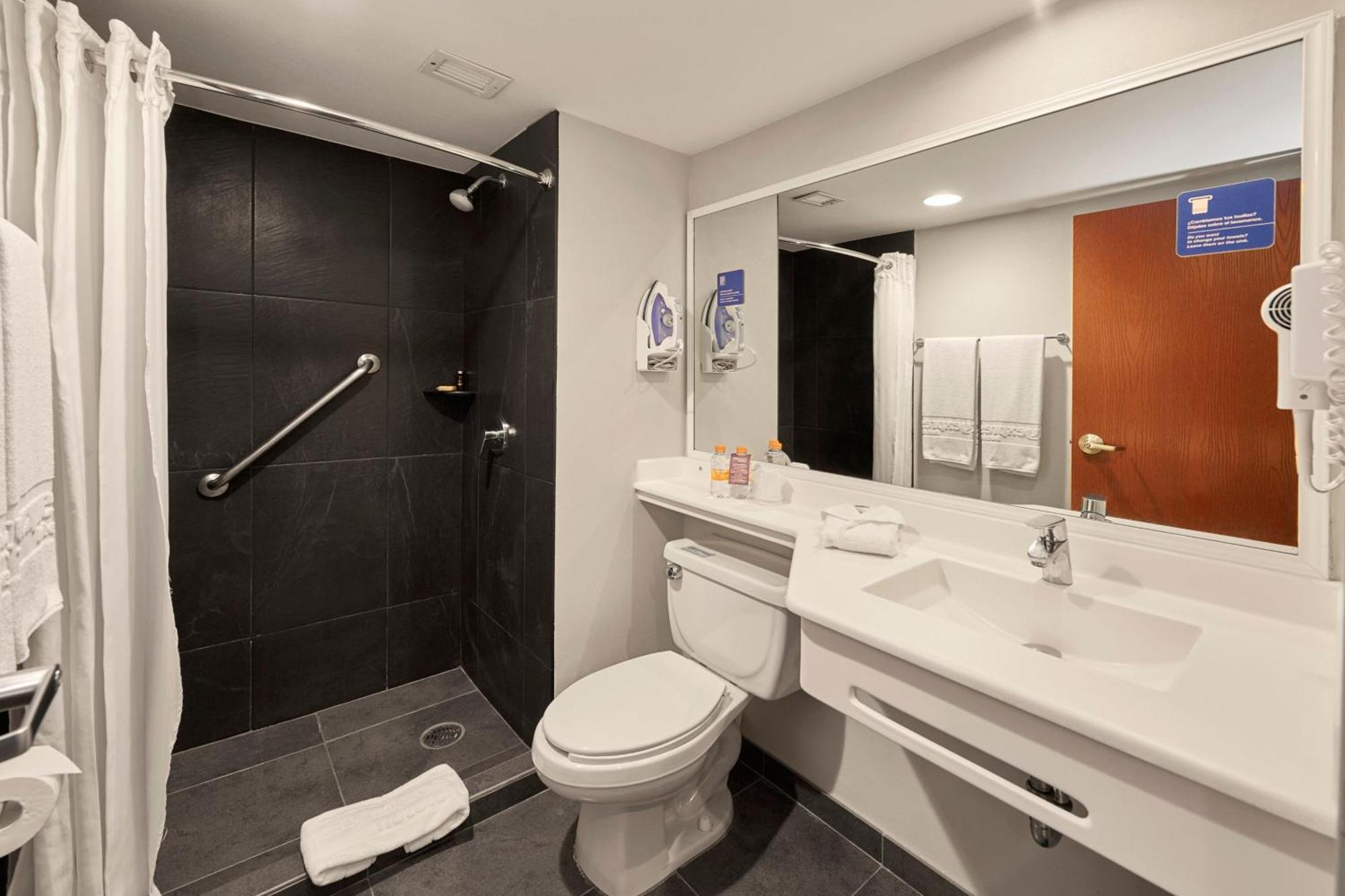 City Express Plus By Marriott Cancun Aeropuerto Riviera Exterior photo