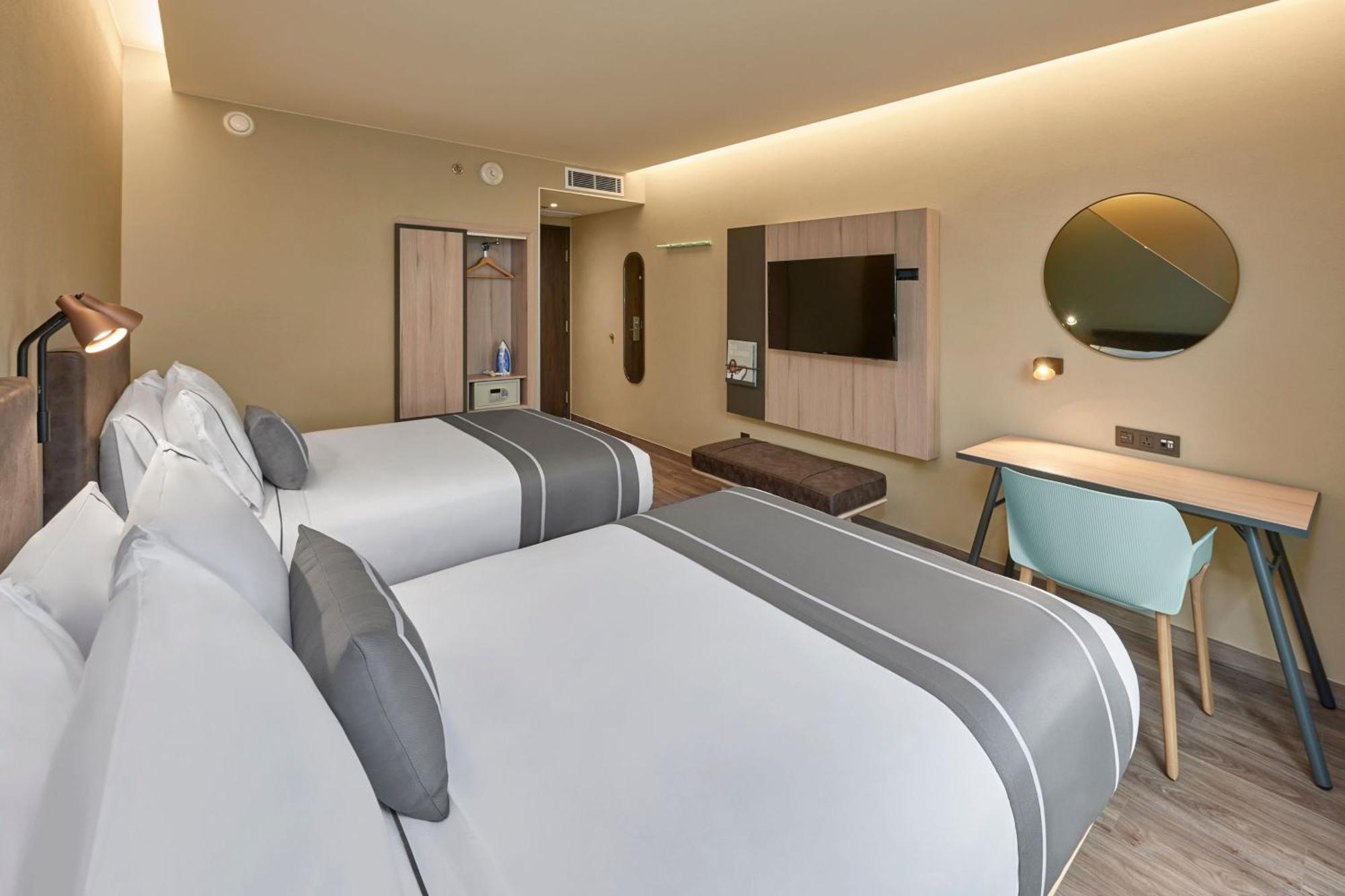 City Express Plus By Marriott Cancun Aeropuerto Riviera Exterior photo