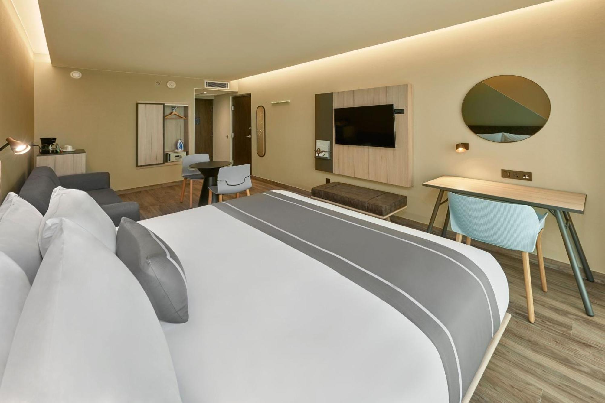 City Express Plus By Marriott Cancun Aeropuerto Riviera Exterior photo
