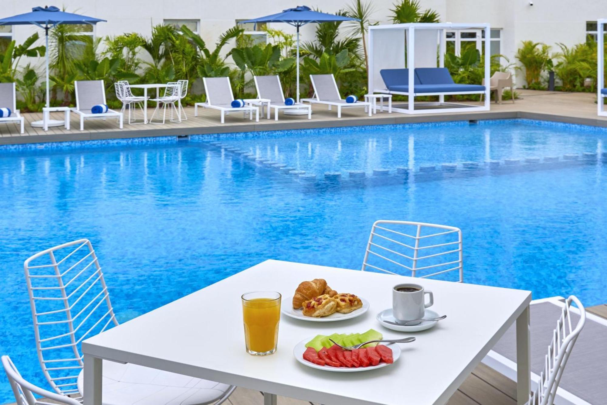 City Express Plus By Marriott Cancun Aeropuerto Riviera Exterior photo