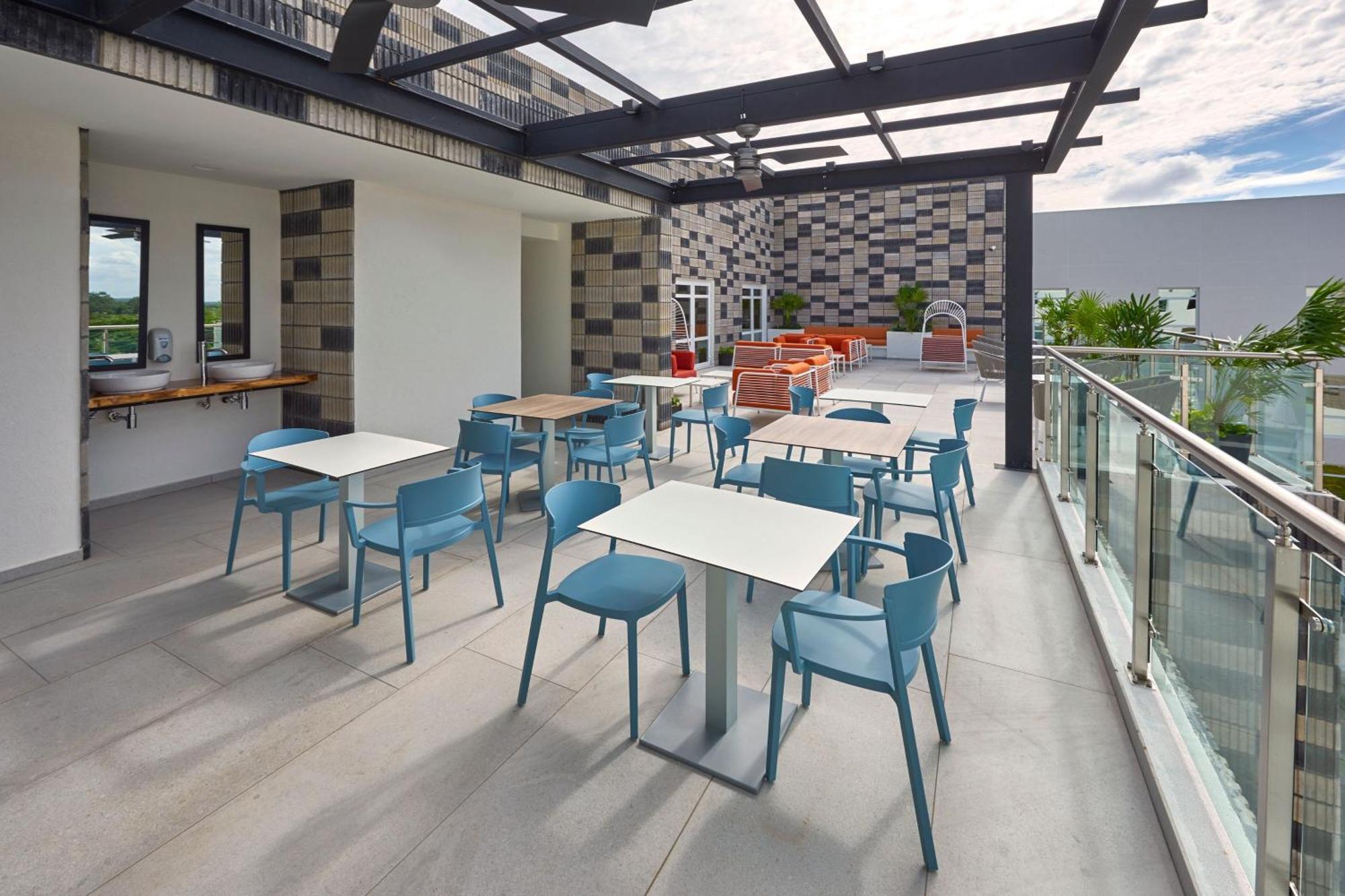 City Express Plus By Marriott Cancun Aeropuerto Riviera Exterior photo